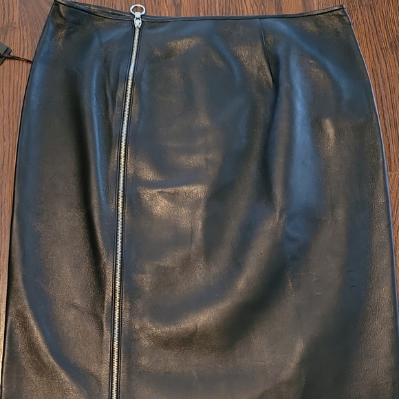 Flash sale⚡️Versace Leather Skirt size 40 - Picture 11 of 16